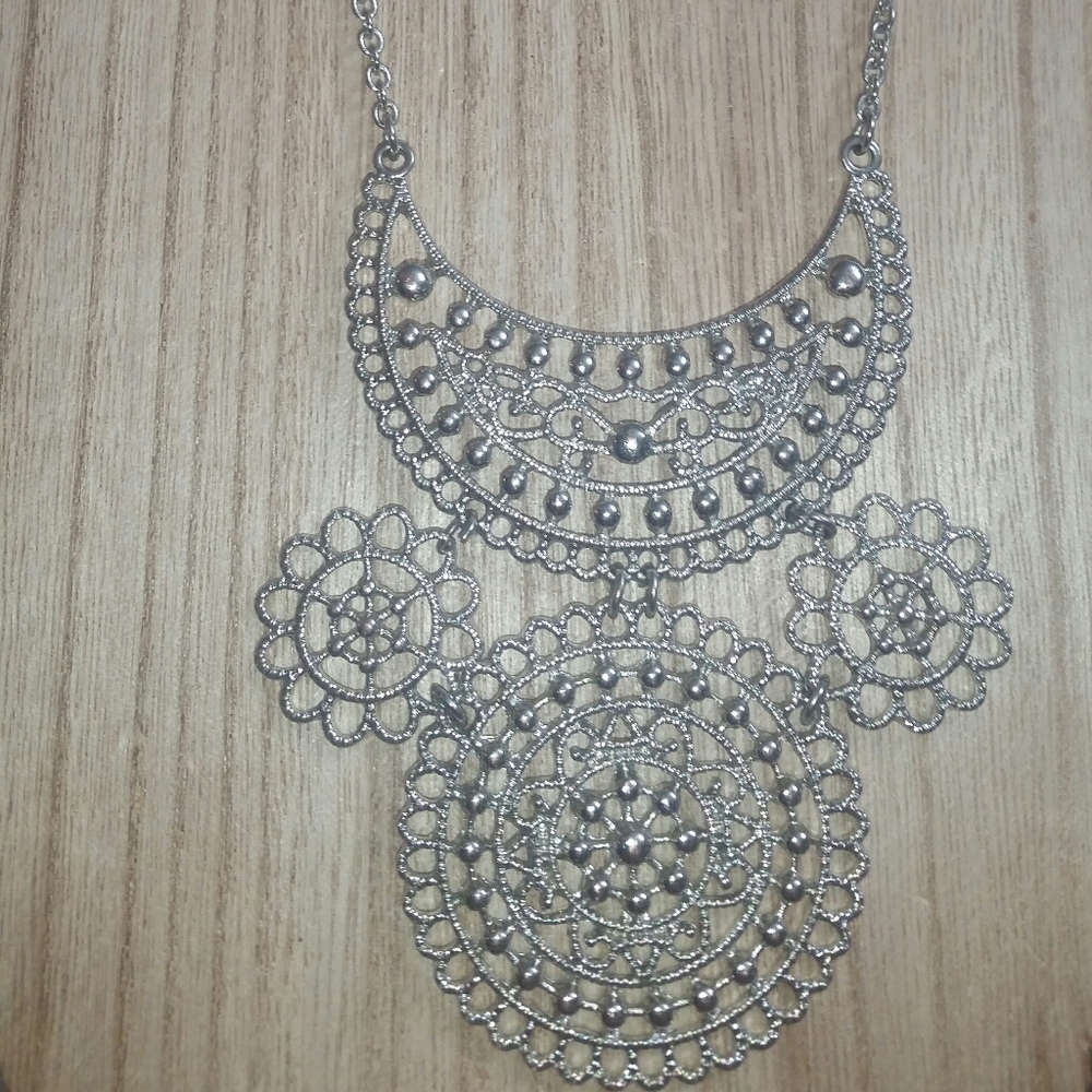 Boho Chic Silver Medallion Statement Necklace - image 8